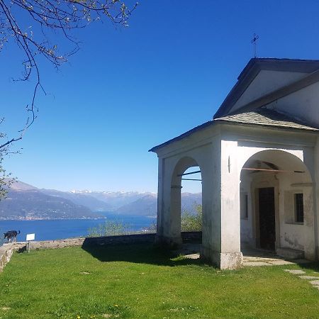 B&B Il Gatto Nero Castelveccana Exterior photo