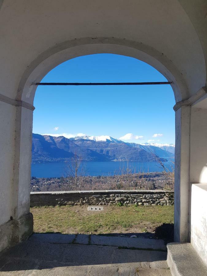B&B Il Gatto Nero Castelveccana Exterior photo